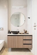 Mr. Louis - By TLV2GO