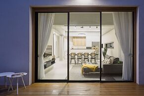 Mr. Louis - By TLV2GO