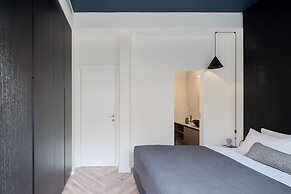 Mr. Louis - By TLV2GO