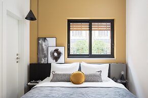 Mr. Louis - By TLV2GO