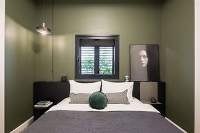 Mr. Louis - By TLV2GO