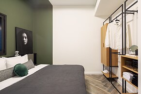 Mr. Louis - By TLV2GO