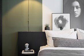 Mr. Louis - By TLV2GO