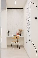 Mr. Louis - By TLV2GO