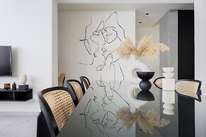 Mr. Louis - By TLV2GO