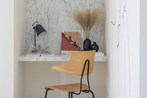 Mr. Louis - By TLV2GO