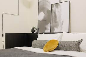 Mr. Louis - By TLV2GO