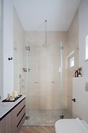 Mr. Louis - By TLV2GO