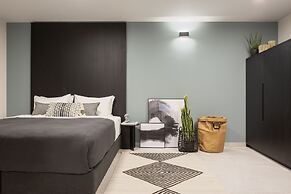 Mr. Louis - By TLV2GO