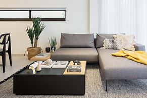 Mr. Louis - By TLV2GO