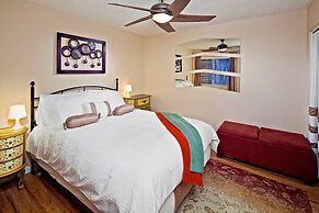 Tempe Escape · Prime Location, Sparkling Pool, Bbq, Tennis Court