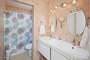 Tempe Escape · Prime Location, Sparkling Pool, Bbq, Tennis Court