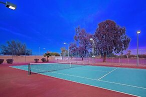 Tempe Escape · Prime Location, Sparkling Pool, Bbq, Tennis Court