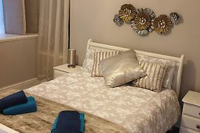 Seaview Apartment Sleeps 2 - Private Patio