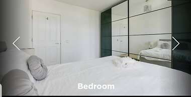 Lux 1-bed Apt. With Balcony