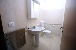 Immaculate Large House With Panoramic Views