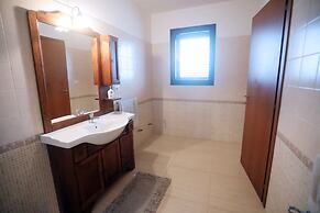 Immaculate Large House With Panoramic Views