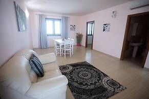 Immaculate Large House With Panoramic Views