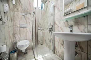 Arsi Paradise Beach Hotel