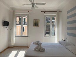 Vernazza Rooms & Apartments