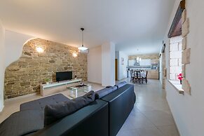 Stone house Furlani with a lovely garden