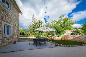 Stone house Furlani with a lovely garden
