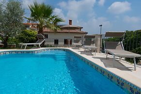 Apartments Lumare with private pool