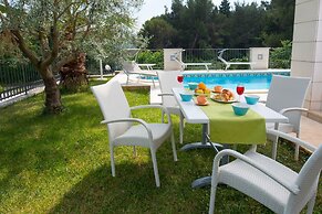 Apartments Lumare with private pool