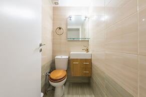 Spacious Holiday Family Home  by Cloudkeys