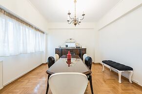 Spacious Holiday Family Home  by Cloudkeys