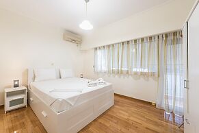 Spacious Holiday Family Home  by Cloudkeys