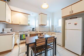 Spacious Holiday Family Home  by Cloudkeys