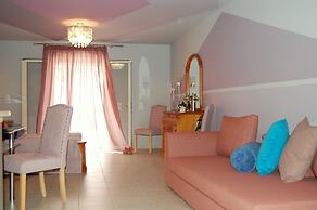 Alkyoni Studios & Apartments