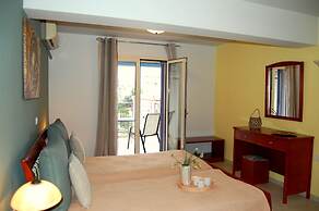 Alkyoni Studios & Apartments