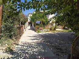 Leonidas Rooms
