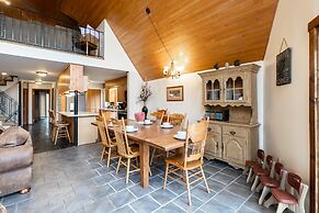 SmokyStays Private Pool Chalet