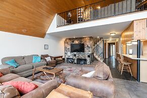 SmokyStays Private Pool Chalet