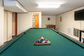 SmokyStays Private Pool Chalet