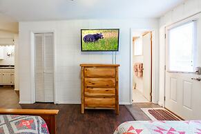 SmokyStays Private Pool Chalet