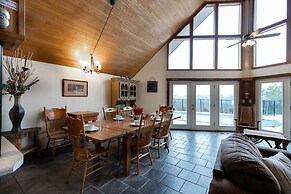 SmokyStays Private Pool Chalet