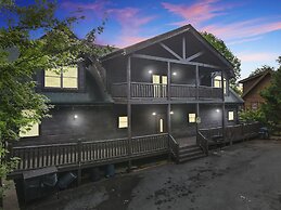 SmokyStays 6 Bedroom Cabin