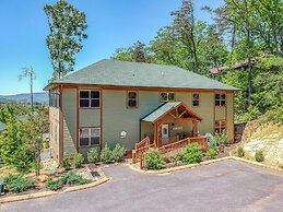 SmokyStays 10 Bedroom Cabin