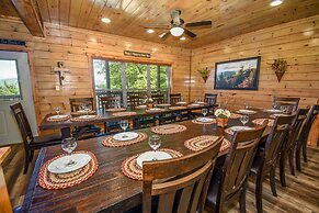 SmokyStays 10 Bedroom Cabin