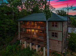 SmokyStays 10 Bedroom Cabin
