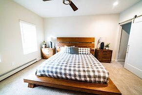 The Snowberry Sanctuary Lakefront Georgetown