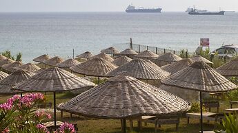 Sukha Inn Otel & Beach