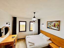 Sukha Inn Otel & Beach