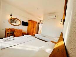 Sukha Inn Otel & Beach