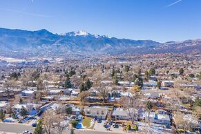 Dog-friendly by the Garden & OCC Shops & Dining