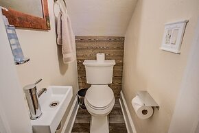 5bddowntown Victorian Charmhot Tub, Firepit